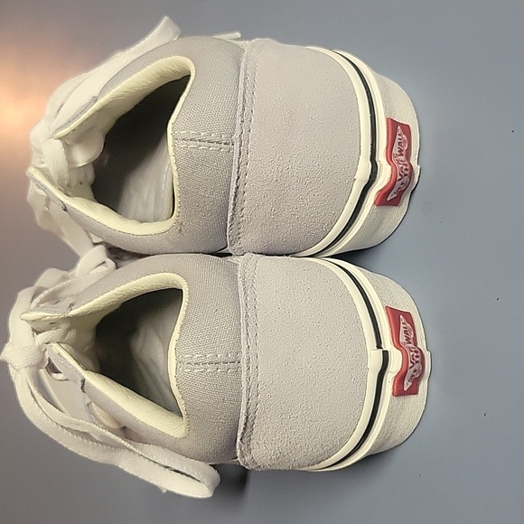 NWOT gray Unisex old skool Vans skater sneaker. These are gray with suede toe. - Picture 2 of 8